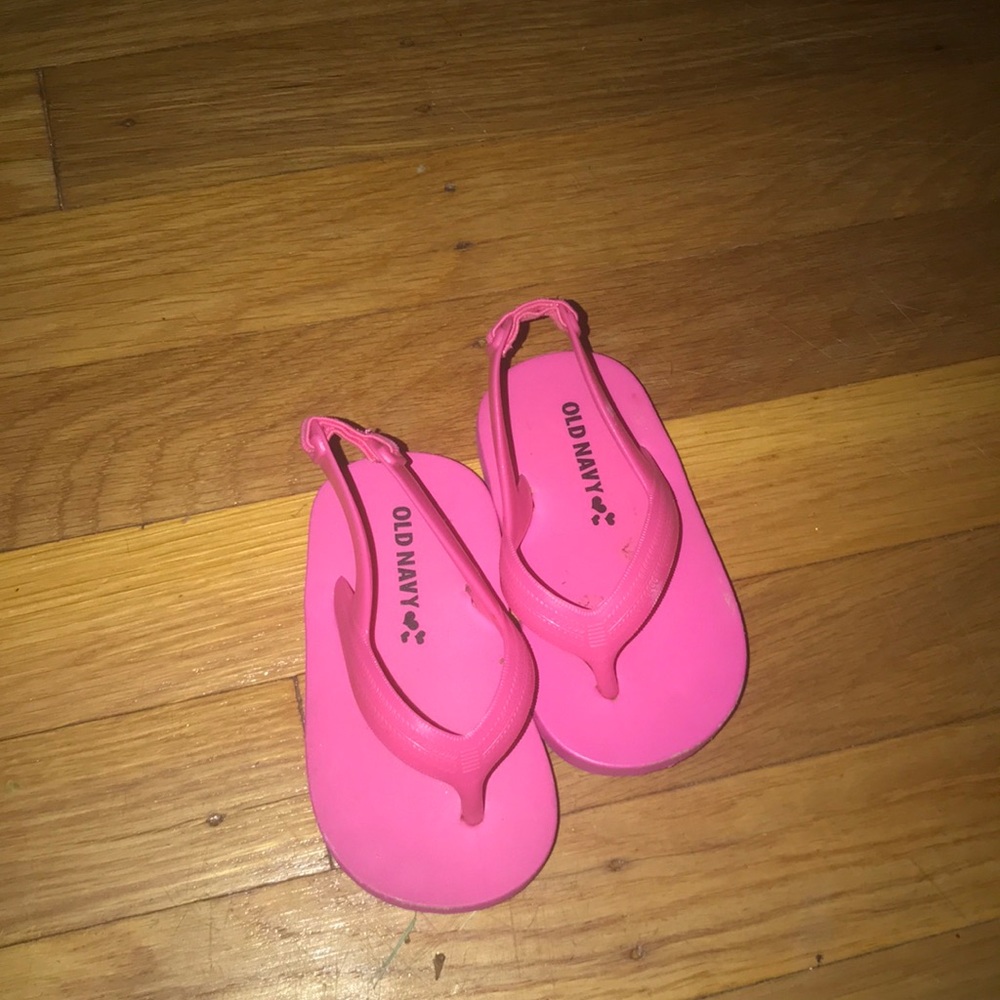 Pink size 4 old Navy flip flops